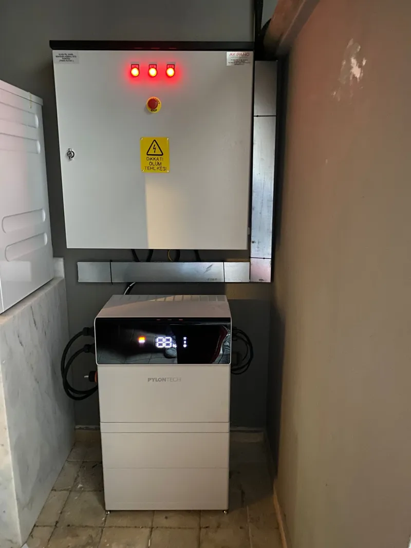 Aton Enerji Bodrum referansı — Pylontech modüler lityum batarya kabini
