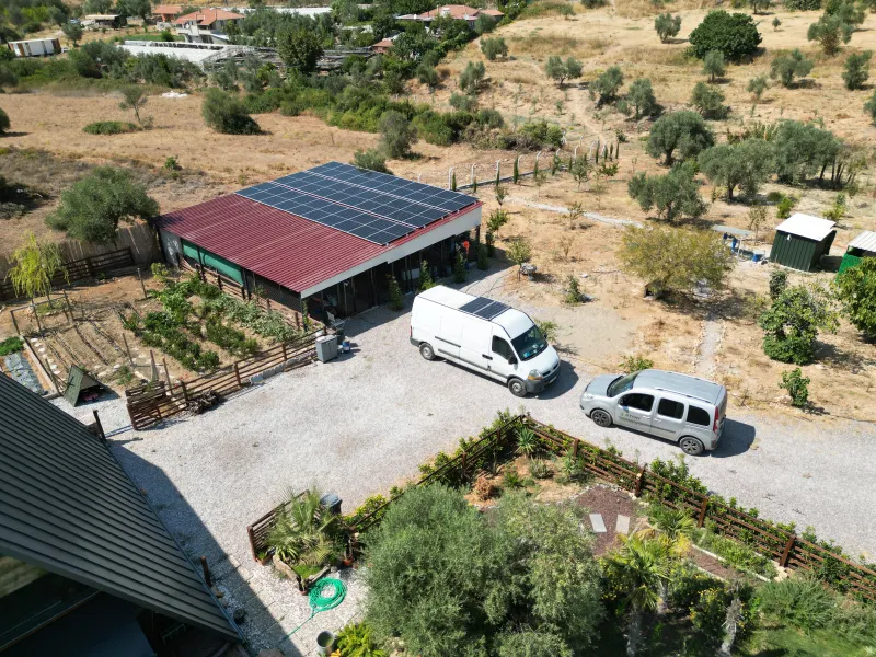 Urla’da şebekeden bağımsız çalışan off-grid güneş enerjisi sistemi